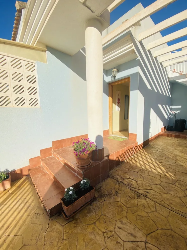 Shaded porch with pergola at the Montefaro bungalow in Gran Alacant
